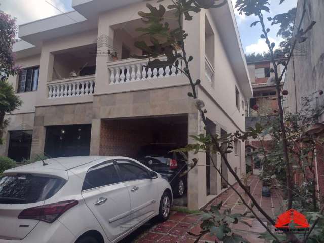 Sobrado de 315 m² a venda no Jardim Avelino, com 4 dormitórios sendo 1 suíte, 4 banheiros, 7 vagas de garagem, cozinha, lavabo, escritório, piscina