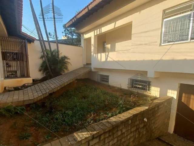 Casa Térrea a Venda na Vila Alpina, Localização Boa, Espaço Gourmet, Amplo quintal com Pomar, 8 Vagas Cobertas, Sóton com 63m2, Terreno de 10 x 43