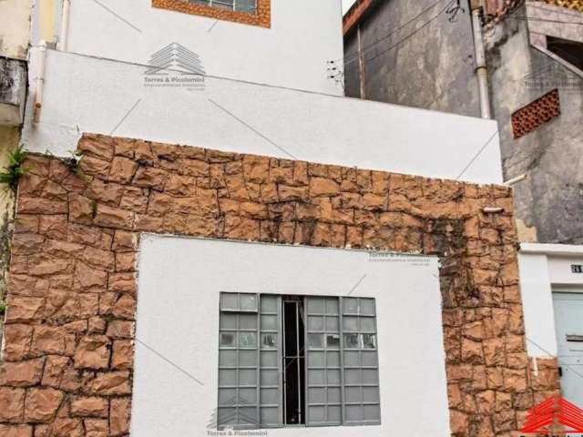 Casa a venda de 200 m² no Cambuci, 3 dormitórios, 2 banheiros, lavanderia, área de serviço, varanda, 4 vagas de garagem