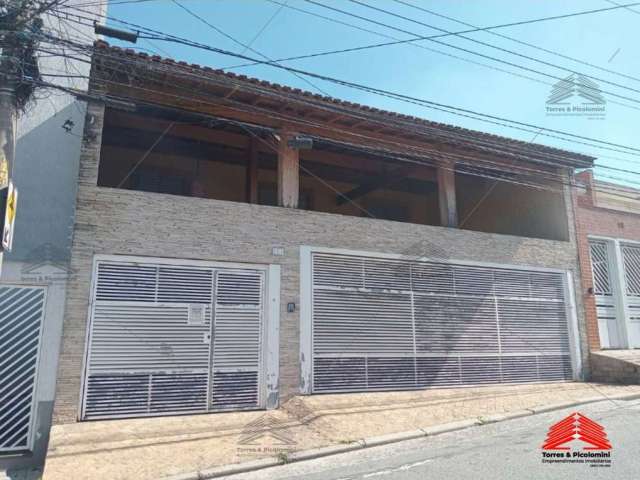 Sobrado a venda de 250 m² no Parque São Lucas, 4 dormitórios, 2 suítes, 3 banheiros, lavanderia, varanda, churrasqueira, adega, 5 vagas cobertas