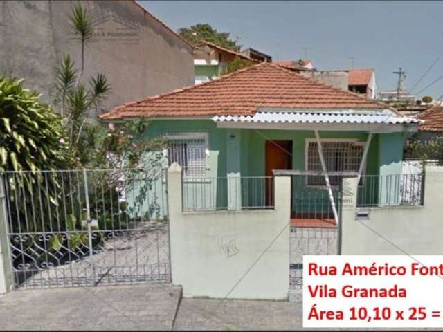 Casa à venda na Vila Granada, São Paulo-SP: 2 quartos, 1 sala, 2 banheiros, 2 vagas. Não perca esta oportunidade única!