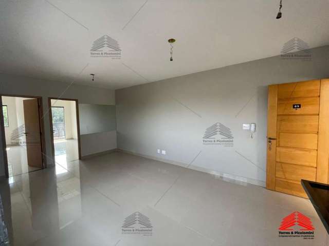 Apartamento a venda com 61m² no Jardim Imperador, com 2 dormitórios, sacada, garagem coberta, cozinha americana, lavandeira, todo em porcelanato