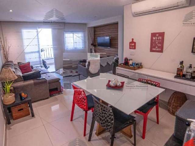 Apartamento Saúde semi-novo com 75 metros, 2 quartos, 1 suíte, sala ampliada, terceiro reversível, 2 banheiros, 2 vagas de garagem com depósito. lazer