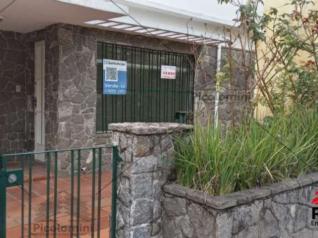 Sobrado a venda de 221 m² na Vila Mariana, 5 dormitórios, 3 banheiros, lavanderia, quintal, 2 vagas de garagem