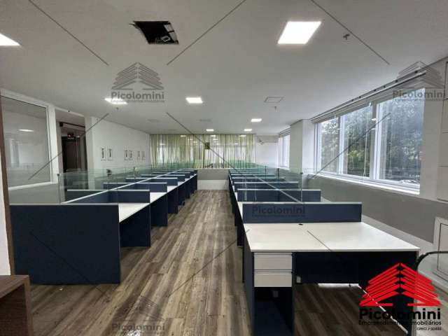 Sala comercial no Tatuapé de 146m² com mobília, 4 salas conjugadas, 5 banheiros, copa, estrutura para ar-condicionado, 4 vagas, excelente localização.