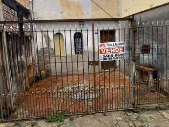 Casa venda na Vila Ema de 107 m², 2 dormitórios, 2 banheiros, edícula no fundo com 2 quartos e salão, 1 vaga de garagem coberta, precisa de reforma