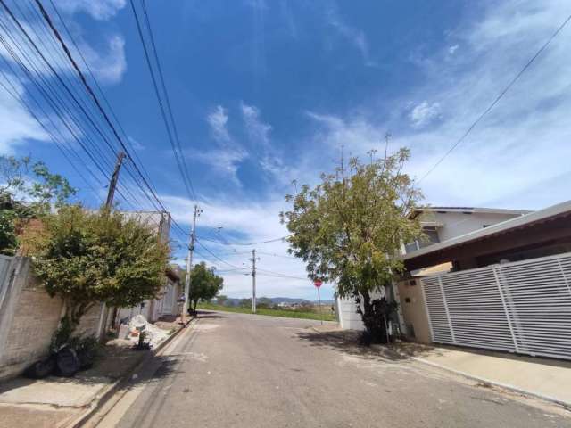 Linda Casa em Bairro Tranquilo de Atibaia Próximo de comércios em geral