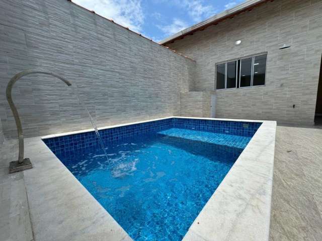 Casa na praia de mongaguá 2 dormitórios e piscina!!!