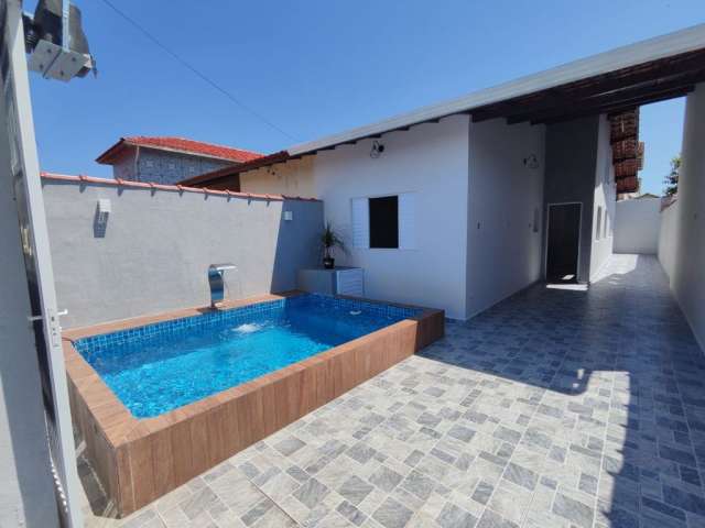 Casa na PRAIA de Mongaguá - PISCINA - CHURRASQUEIRA. Aceita Financiamento e FGTS