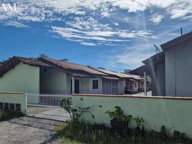 Casa semimobiliada com 2 dormitórios em condomínio em de barra velha-sc