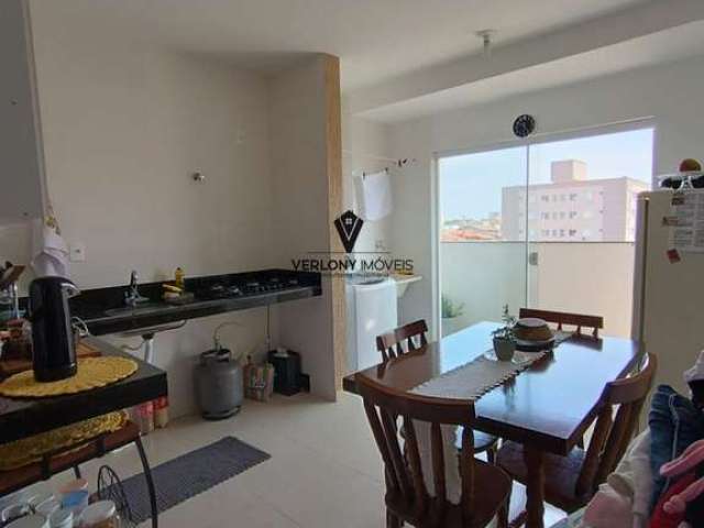 Apartamento 2/4 com suíte e sacada no bairro Novo Mundo.