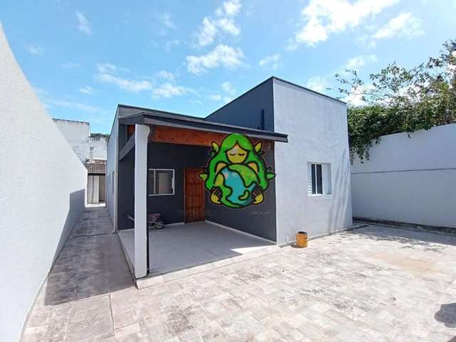 Casa com três dormitórios sendo um suíte à Venda, na Praia do  MASSAGUAÇU, Caraguatatuba, SP