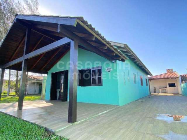 Casa com 3 quartos à venda na Rua Montenegro, 181, Balneário  Atlântico, Arroio do Sal por R$ 380.000