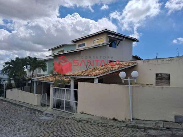 Casa em Condomínio com 4/4 em Salvador