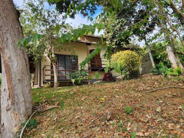 Casa para Locação em Condomínio no Bairro Quebra-Frascos.