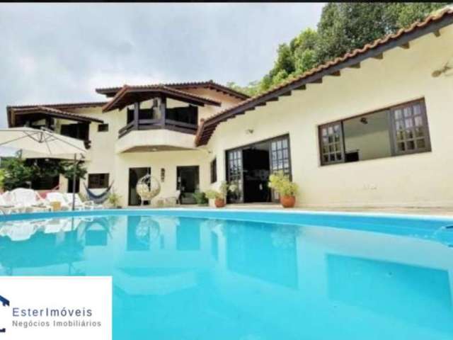 Luxuosa Casa em Condomínio Fechado na Praia de Pernambuco - Guarujá.  R$ 2.150.000