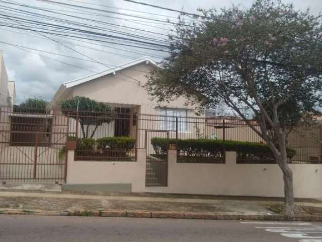 Casa para locação em Jundiaí-SP, Vila São Paulo: 2 quartos, 3 salas, 2 banheiros, 1 vaga, 118 m² - Imperdível!