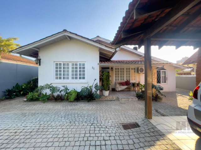 Casa para Venda em Joinville, Anita Garibaldi, 3 dormitórios, 1 suíte, 2 banheiros, 2 vagas