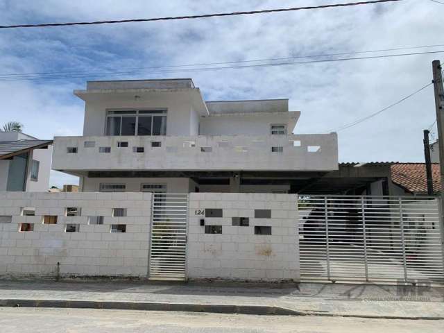 Casa para Locação em Balneário Piçarras, Centro, 3 dormitórios, 3 suítes, 4 banheiros, 3 vagas