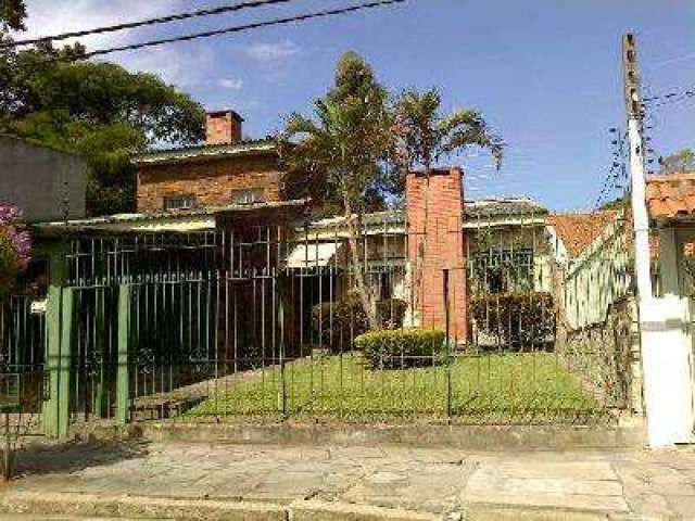 Casa 4 Dormitório(s) Bairro Guarujá