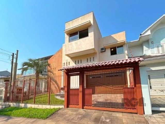 Casa com 4 quartos à venda na Avenida Fábio Araújo Santos, Nonoai, Porto Alegre, 121 m2 por R$ 1.224.000