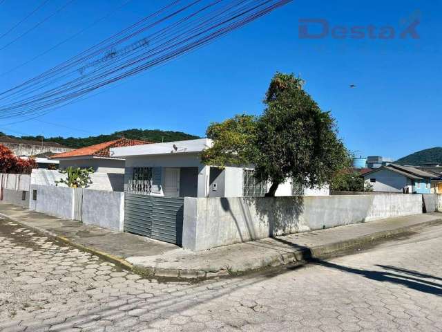 Casa em Rio Caveiras  -  Biguaçu