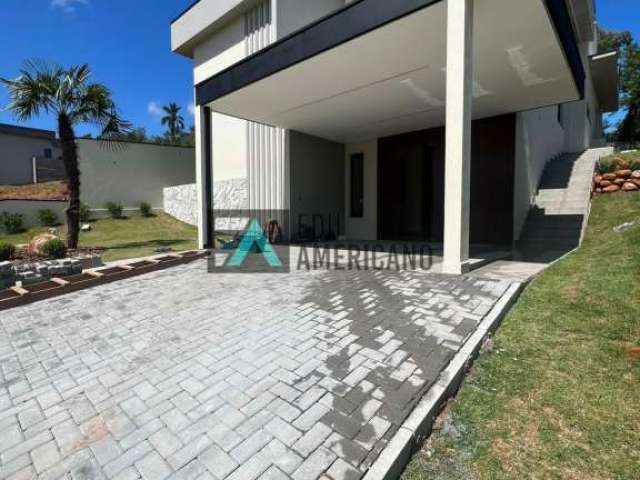 Casa em Atibaia  com piscina -Condomínio Fechado