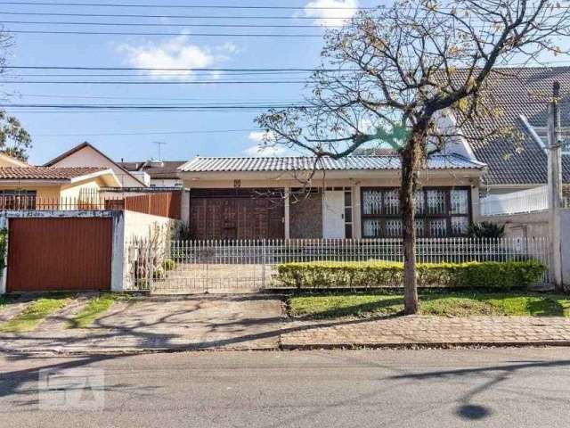 Excelente Casa Térrea para Residência/Comércio com 6 Quartos e 4 Banheiros.