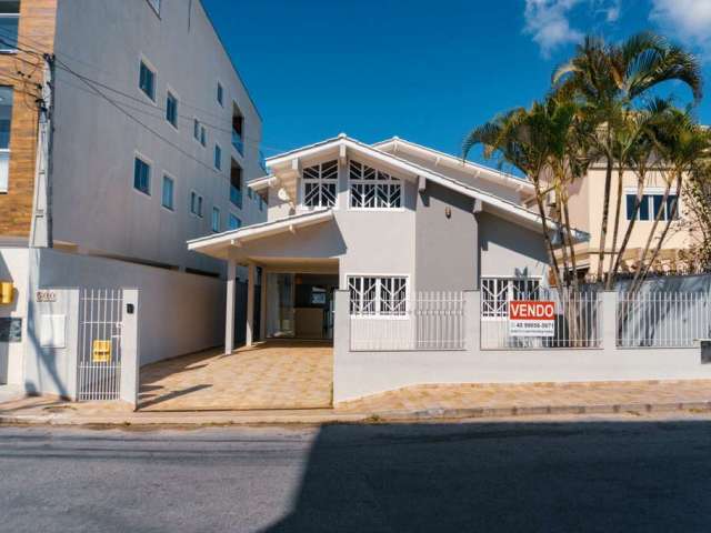 Casa com 5 dormitórios em ótima localização