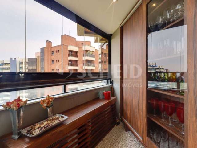 Apartamento à venda no Panamby, 3 suítes, 220 m.