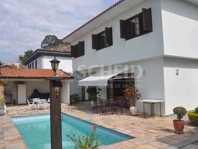 Casa a venda no Alto da Boa Vista com 2 suítes e 5 vagas.