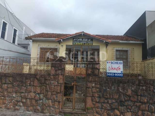 Casa térrea no Campo Grande com 2 dorm, sala, cozinha, edícula e garagem.