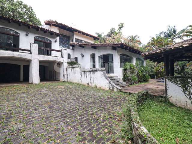 Casa na Chácara Flora com 568m² de área construída