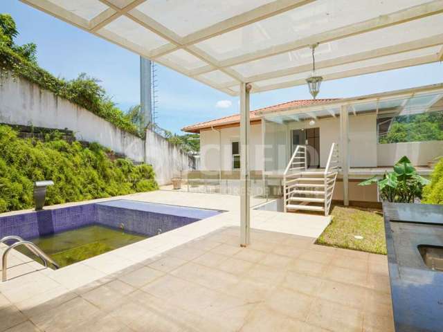 Casa reformada com 4 suítes e piscina no Jardim Guedala