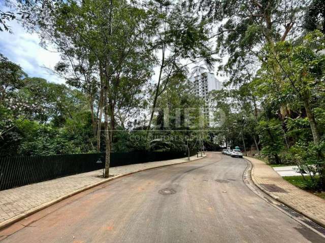 Terreno com 870m2 à venda em condomínio de luxo no Alto da Boa Vista