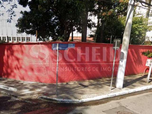 Área comercial em esquina com 1250m2 em excelente localização no Jardim Marajoara