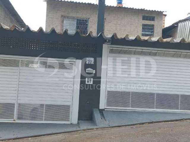 Sobrado á venda na Região da Vila Joaniza, sendo 3 quartos e vagas de garagem.