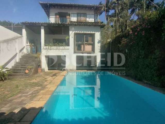 Jardim Cordeiro - Casa  406m² sendo 4 Quartos com 2 Suítes, 4 Vagas