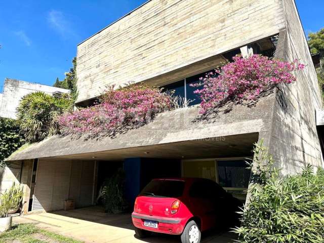 Casa no morumbi e terreno anexo . projeto ruy otake em concreto aparente