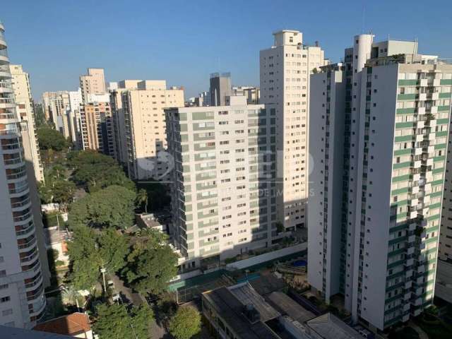 Apartamento com 3 suítes e 3 vagas para locação em Moema