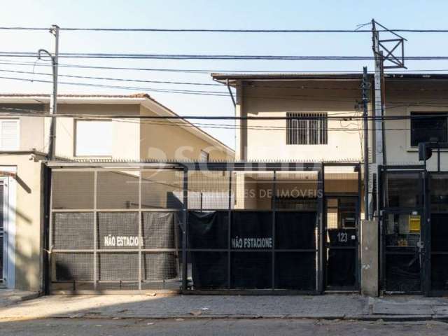 Casa Comercial á Venda no Campo Belo com 358m², 2 vagas.