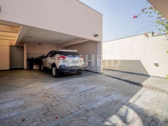 Casa á Venda na Lapa com 256m², 3 quartos sendo 1 suíte, 4 vagas.