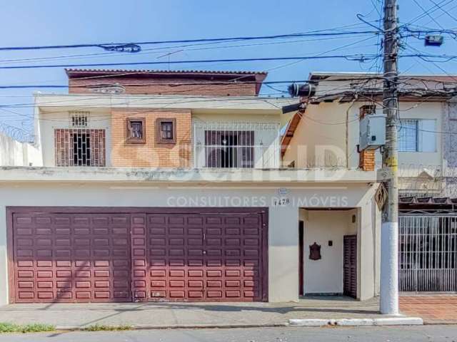 Casa á Venda no Campo Belo com 232m², 4 quartos sendo 2 suítes, 3 vagas.