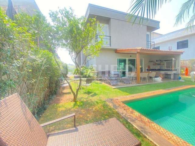 Casa à Venda em Santana de Parnaíba - 388m², 4 Suítes, Piscina!