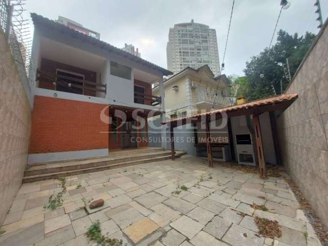 Casa com 275m² no Morumbi, 4 quartos, 1 suíte, 4 vagas cobertas, próximo ao Colégio Porto Seguro