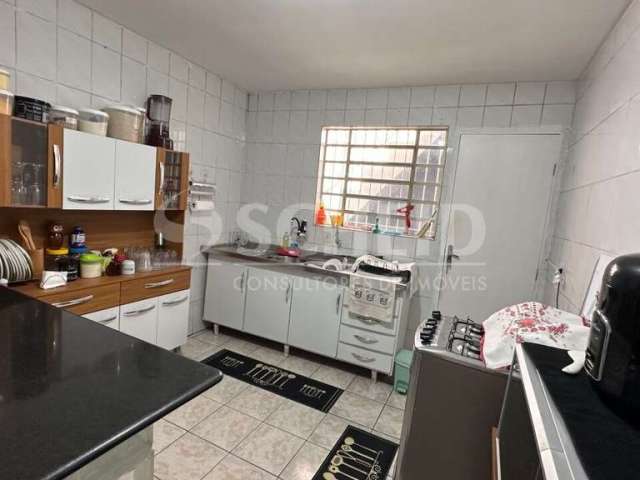 Casa com 3 dormitórios e 4 vagas a venda no Jardim Sabará.