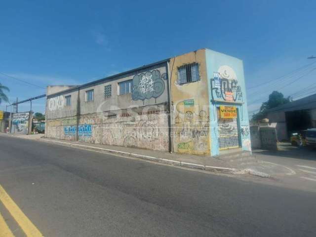 Casa à Venda em Interlagos, 100m², 3 Quartos, sendo 1 suíte, 1 vaga, sala ampla, quintal.