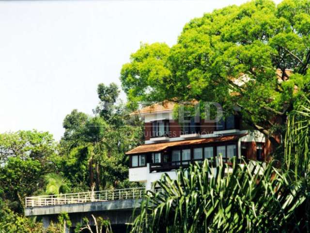 Linda Casa em condomínio fechado no Bairro Praia da Lagoa, com vista para a cidade São Paulo