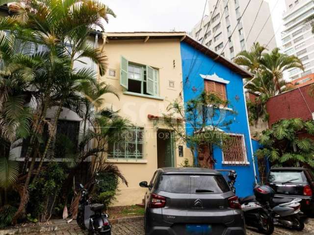 Casa de Vila á Venda em Pinheiros com 75m², 3 quartos, 1 vaga.