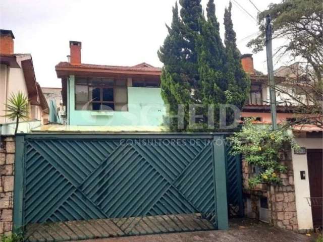 Casa Padrão a Venda na Chácara Monte Alegre - 3 quartos (1 suíte), 3 vagas com quintal